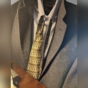 Pierre Cardin Men's All Silk Grey silver Vintage 4" wide Tie geometric